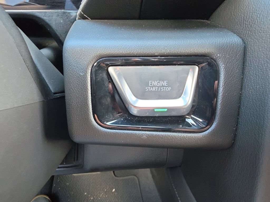 Used 2025 GMC Yukon XL Denali AWD/4WD image 28