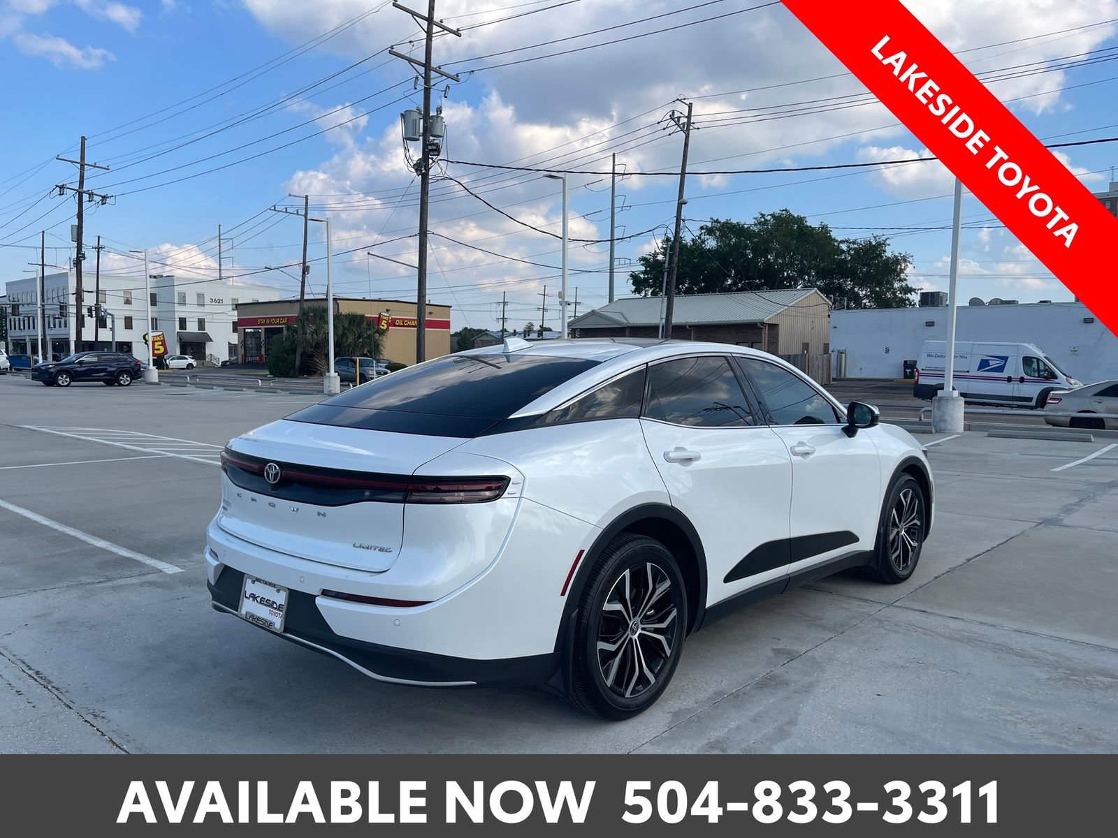 Used 2023 Toyota Crown Limited image 5