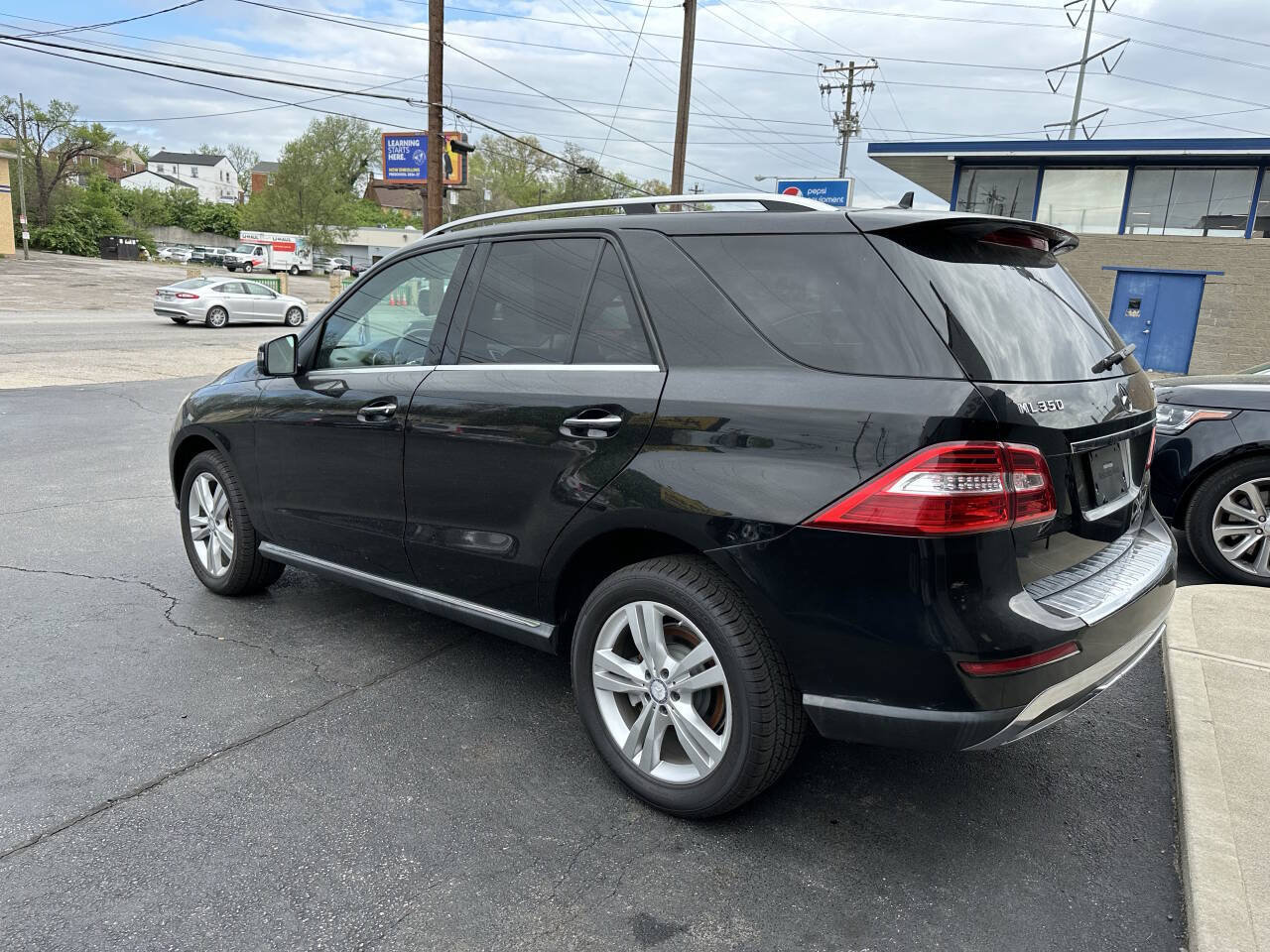 Used 2015 Mercedes-Benz ML 350 4MATIC w/ Premium 1 Package image 2