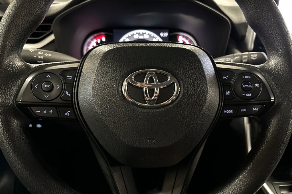 Used 2025 Toyota RAV4 XLE AWD/4WD image 27