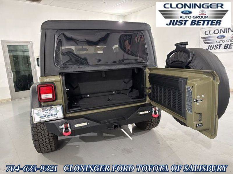 Used 2025 Jeep Wrangler Sport image 12
