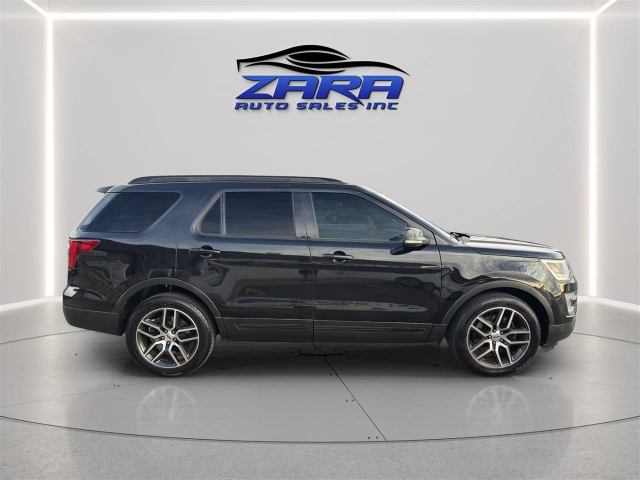 Used 2017 Ford Explorer Sport w/ Equipment Group 401A AWD/4WD image 8