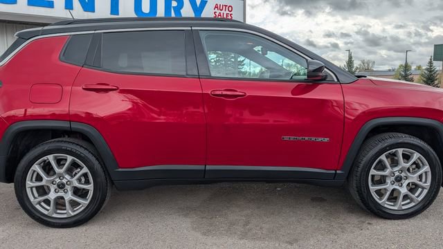 Used 2025 Jeep Compass Limited AWD/4WD image 17