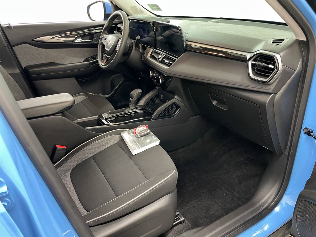 Certified 2024 Chevrolet TrailBlazer LT w/ Driver Confidence Package image 36