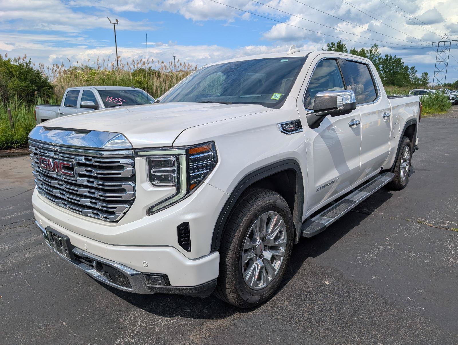 Used 2024 GMC Sierra 1500 Denali w/ Technology Package AWD/4WD image 4