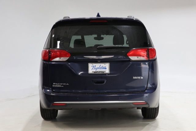 Used 2017 Chrysler Pacifica Touring-L FWD image 6