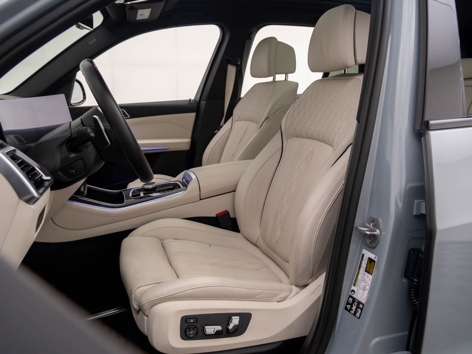 Certified 2025 BMW X5 M60i w/ Climate Comfort Package image 17