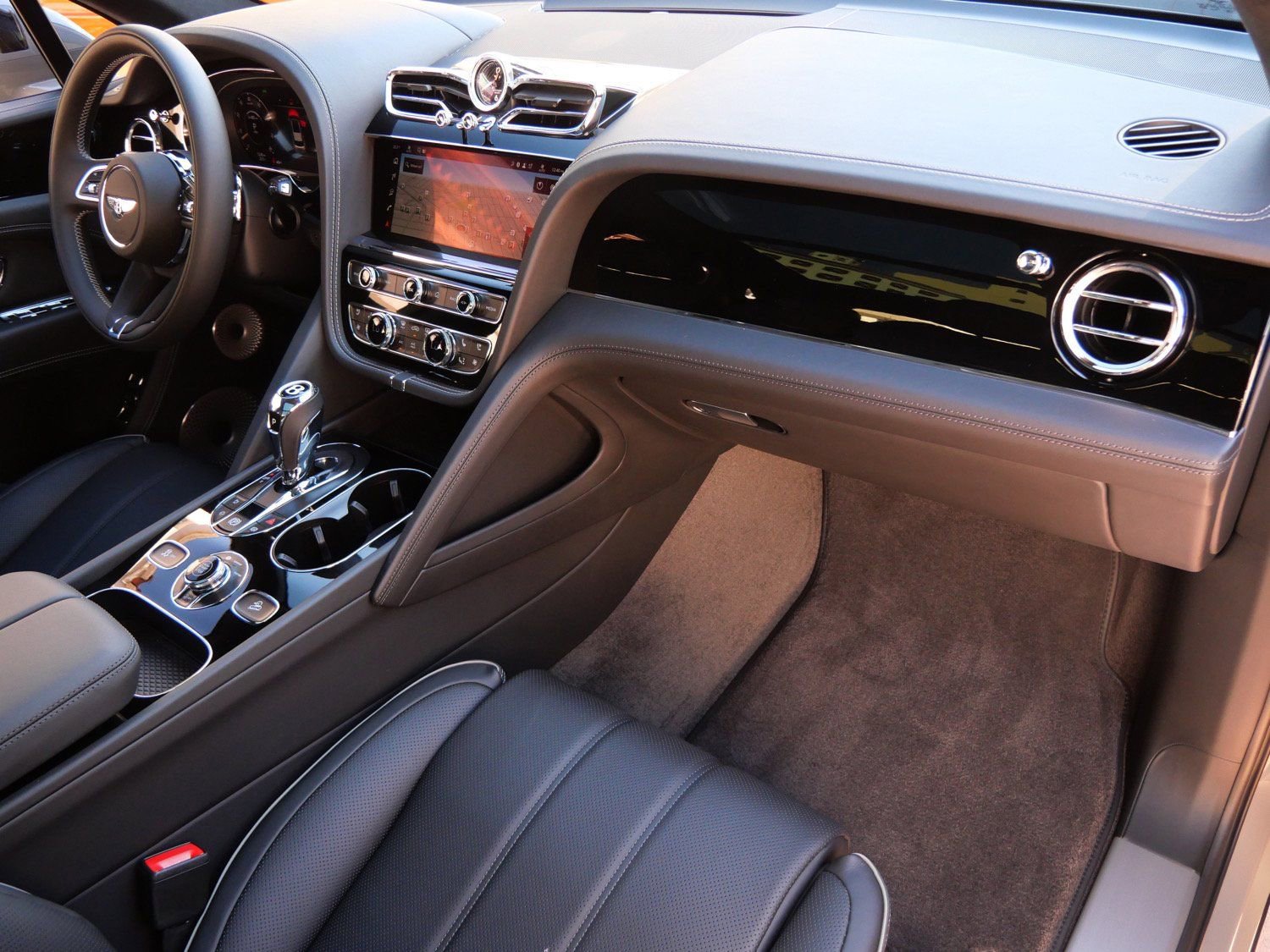New 2025 Bentley Bentayga AWD/4WD image 23