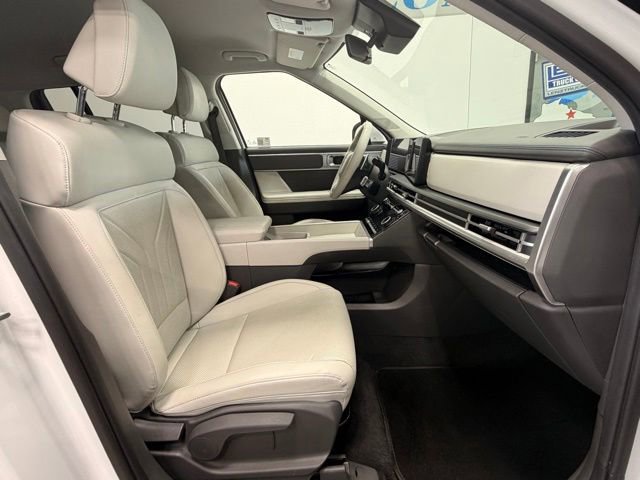 Used 2025 Hyundai Santa Fe SEL AWD/4WD image 16