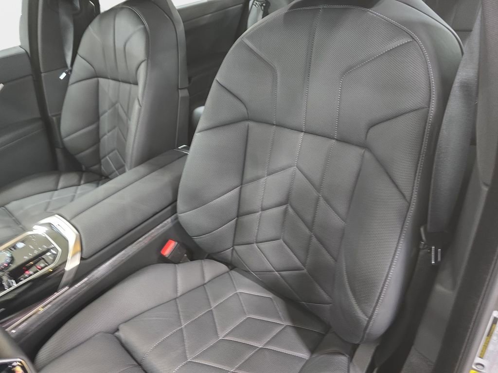 Used 2025 BMW i7 eDrive50 w/ M Sport Package image 12