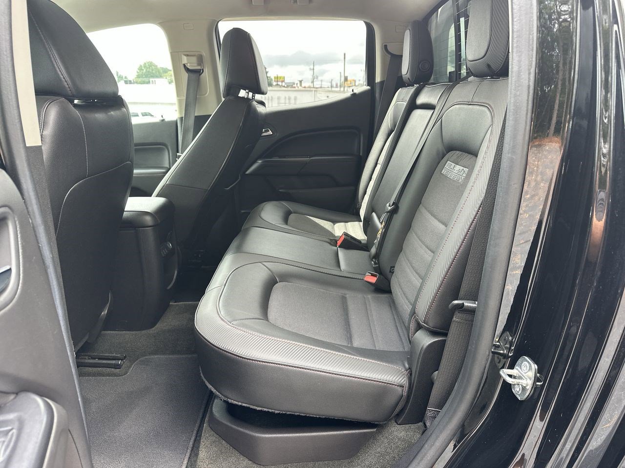 Used 2017 GMC Canyon SLE w/ All Terrain Package image 26