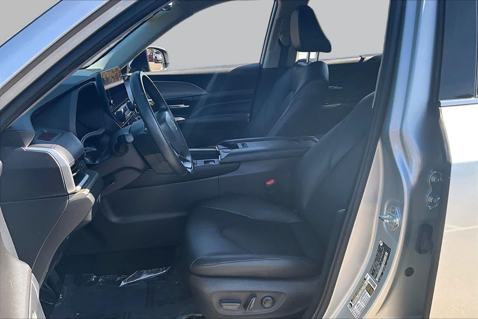 Used 2025 Toyota Grand Highlander AWD image 7