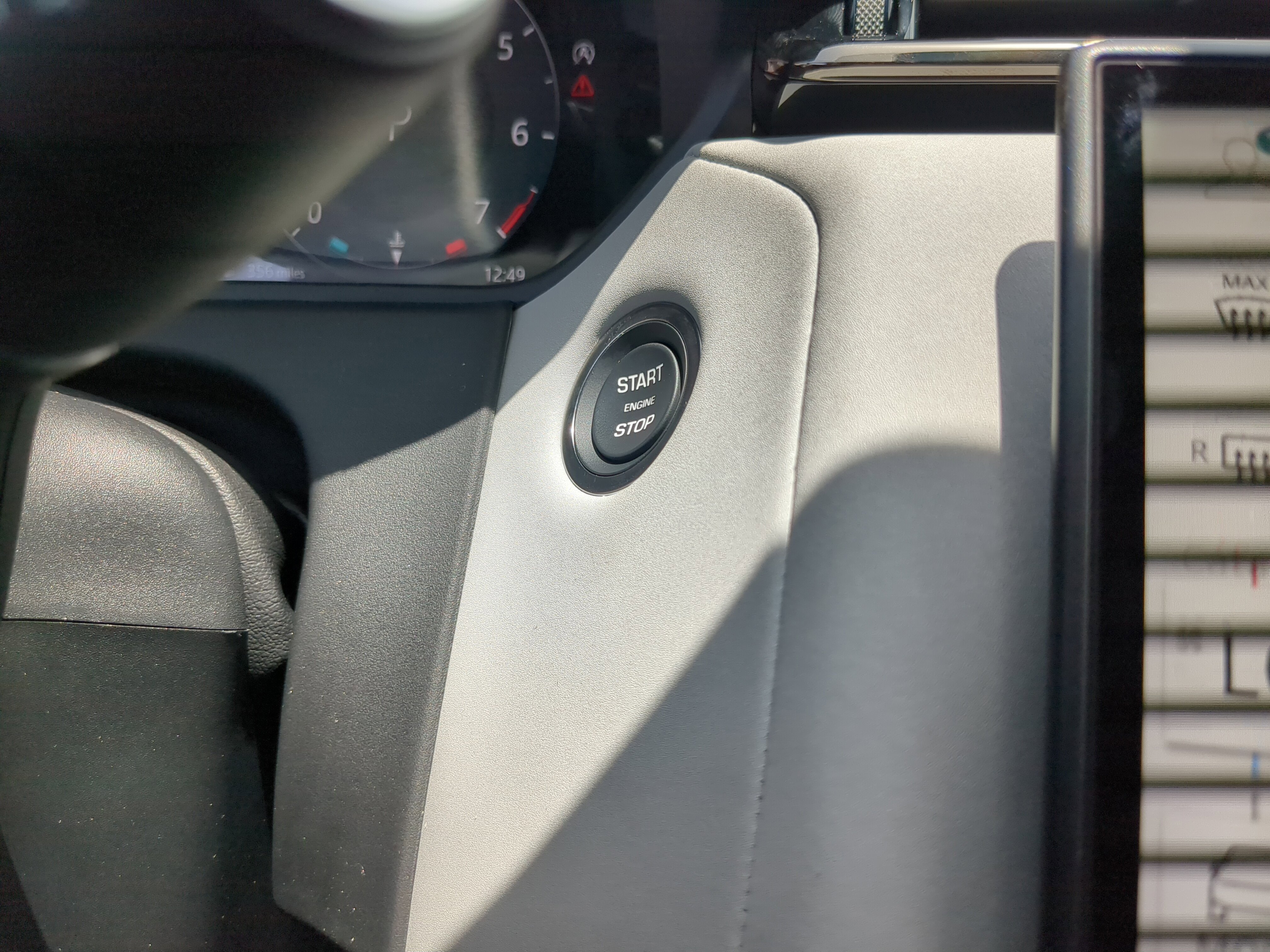 New 2026 Land Rover Range Rover Velar Dynamic SE image 30