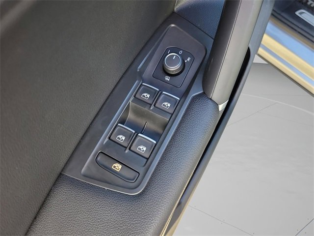 Used 2020 Volkswagen Tiguan SE R-Line image 31