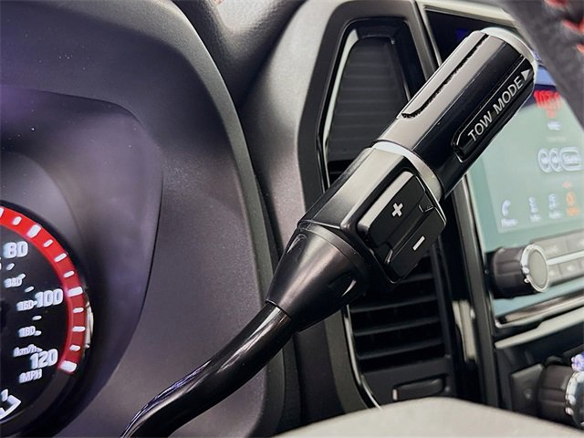 Used 2024 Nissan Titan PRO-4X w/ Pro-4x Convenience Package image 19