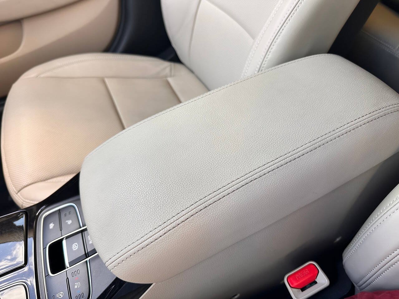 Used 2014 Kia Cadenza Premium w/ Technology Package FWD image 55
