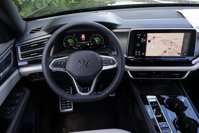 New 2026 Volkswagen Atlas Cross Sport SEL Premium R-Line image 15
