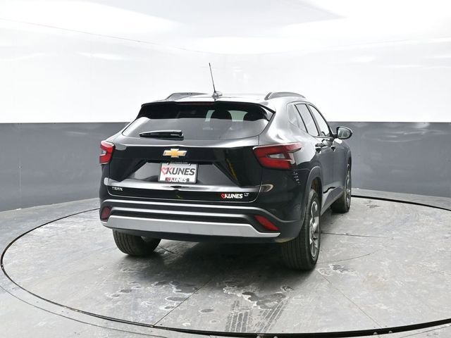 Used 2025 Chevrolet Trax LT image 12