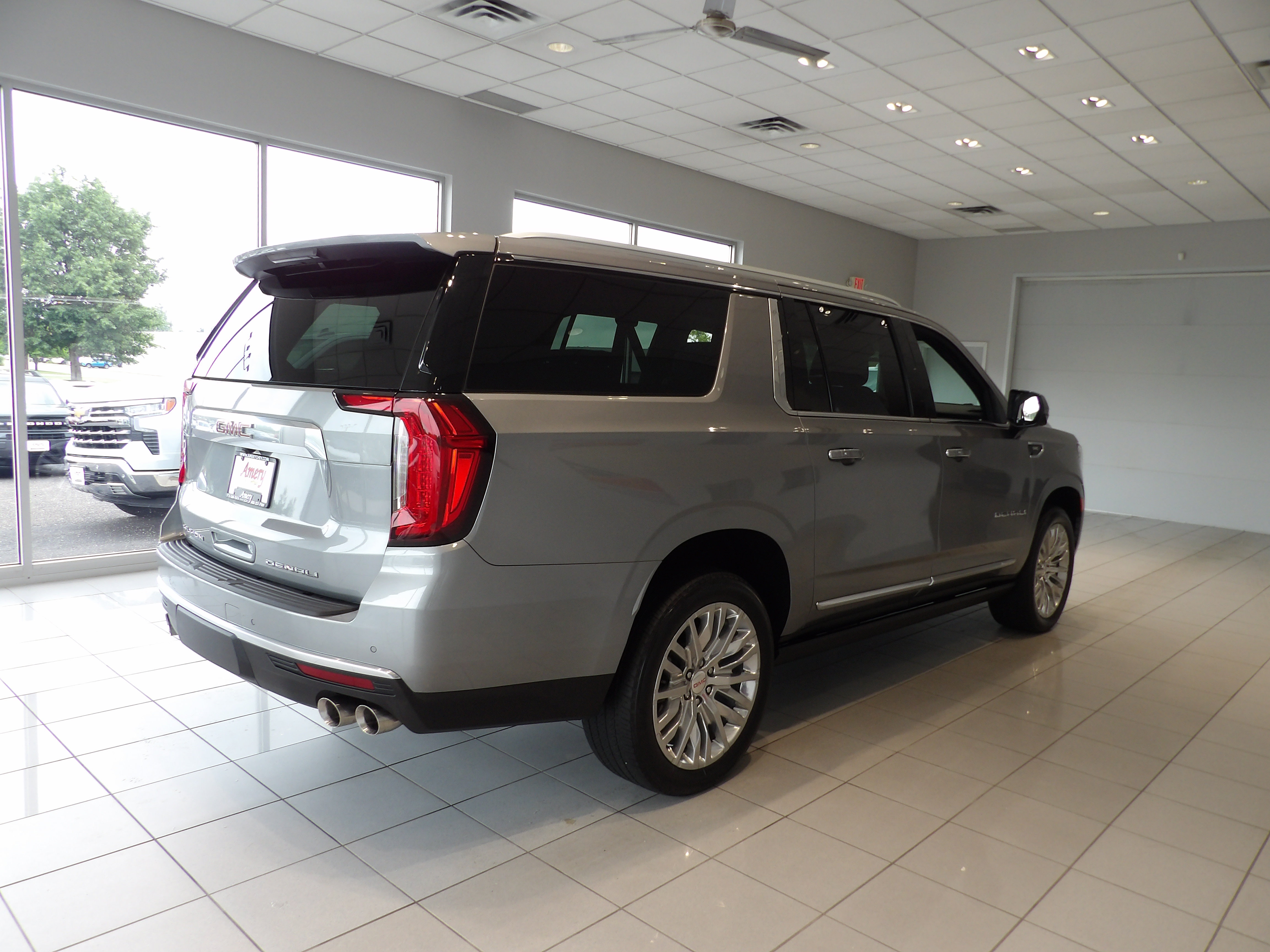 Used 2023 GMC Yukon XL Denali w/ Max Trailering Package AWD/4WD image 4