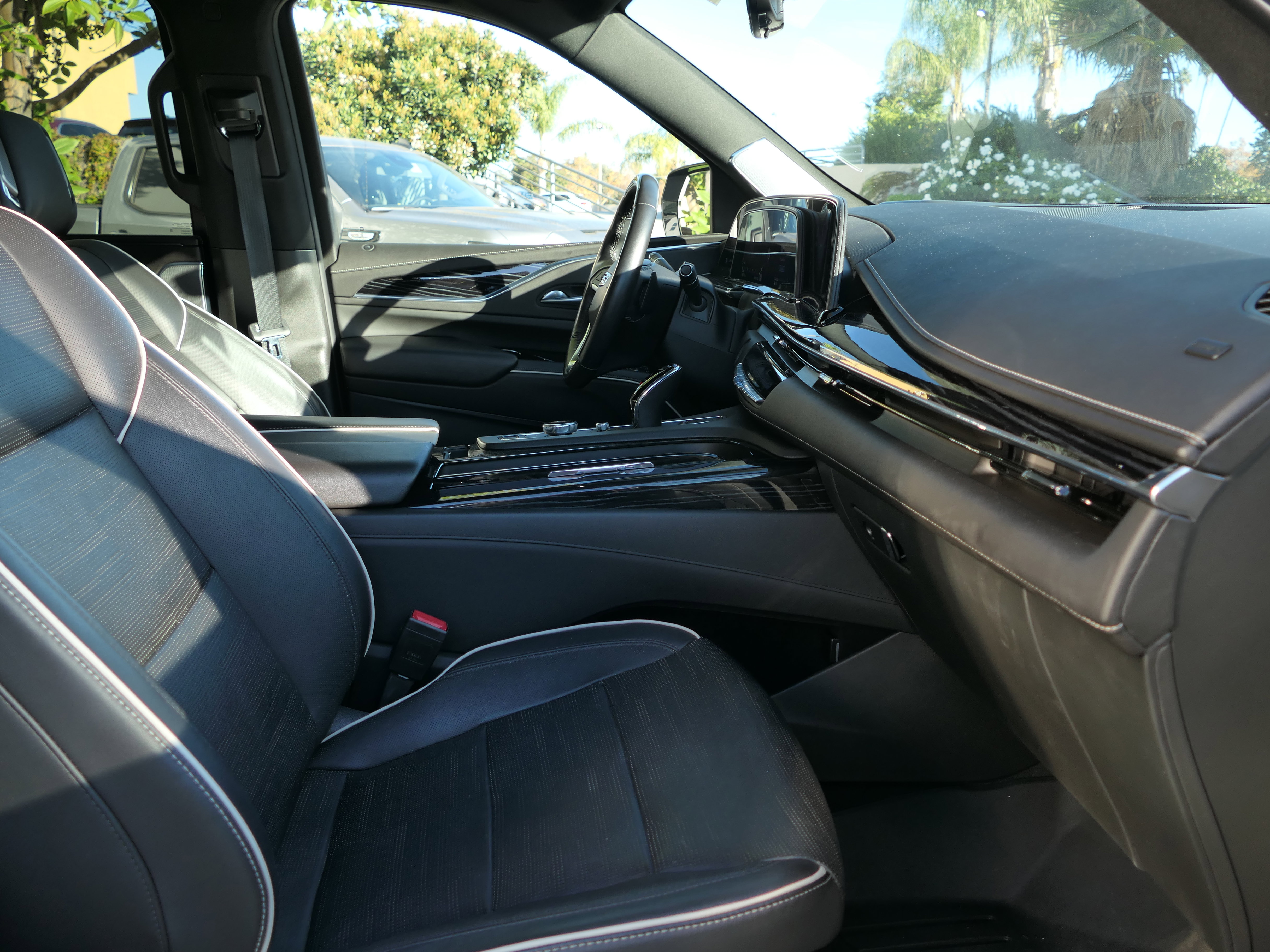 Certified 2021 Cadillac Escalade ESV Sport w/ Driver Assist Tech Package image 28