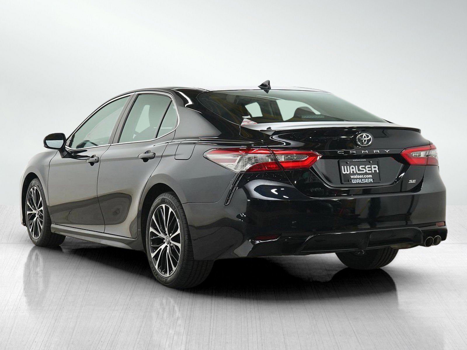 Used 2019 Toyota Camry SE w/ Convenience Package FWD image 3