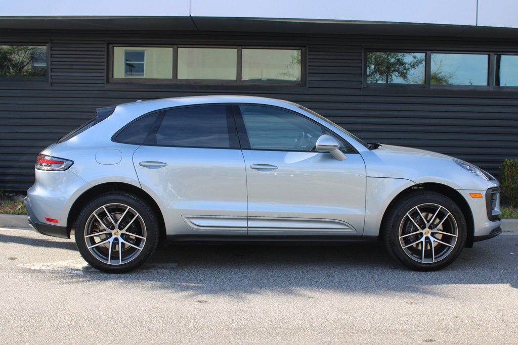 Used 2025 Porsche Macan image 8
