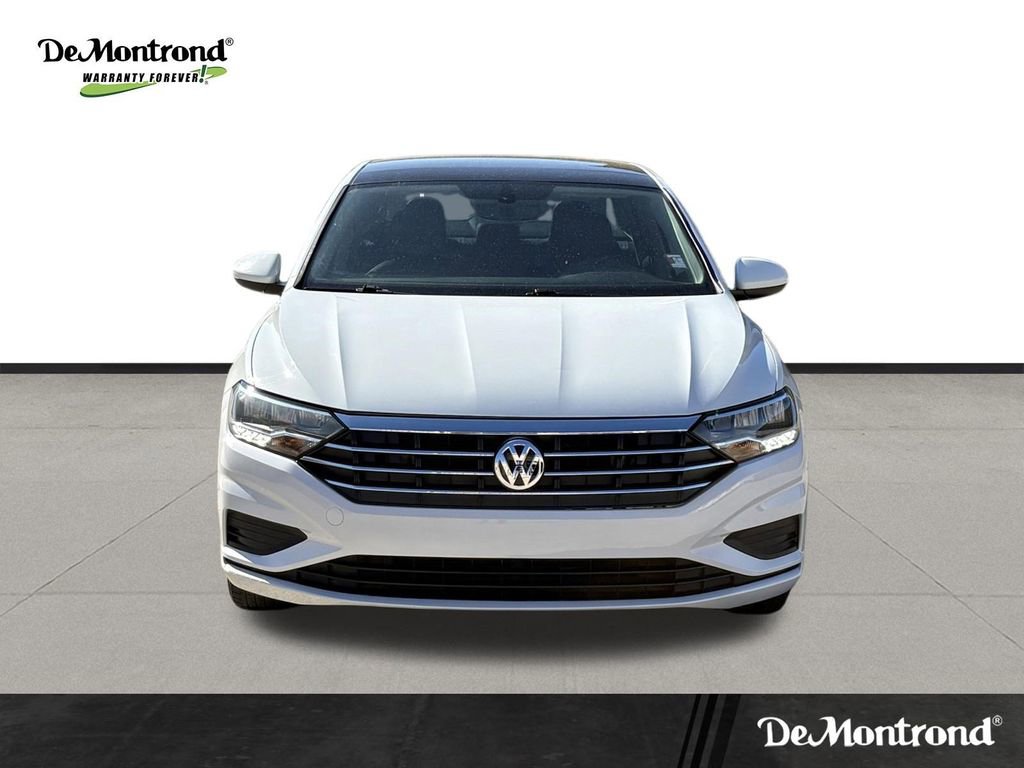 Used 2021 Volkswagen Jetta SE w/ SE Cold Weather Package image 2
