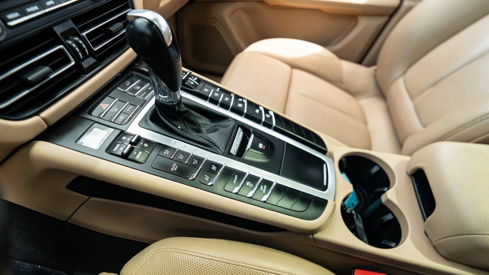 Used 2019 Porsche Macan AWD/4WD image 37