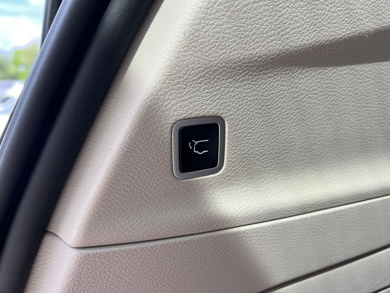 Used 2023 Chrysler Pacifica Touring-L image 27