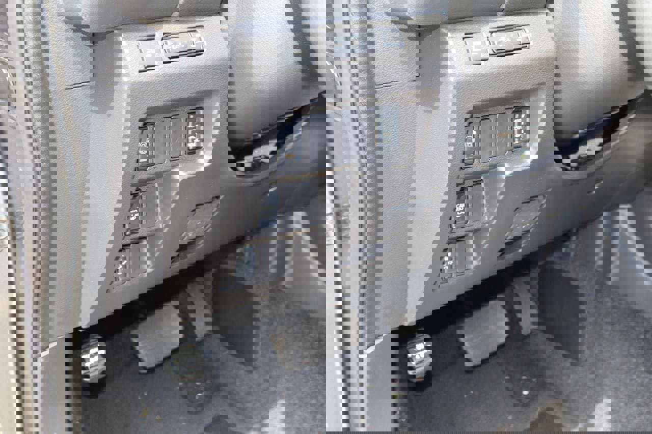 Used 2023 Nissan Frontier SV w/ SV Premium Package RWD image 25