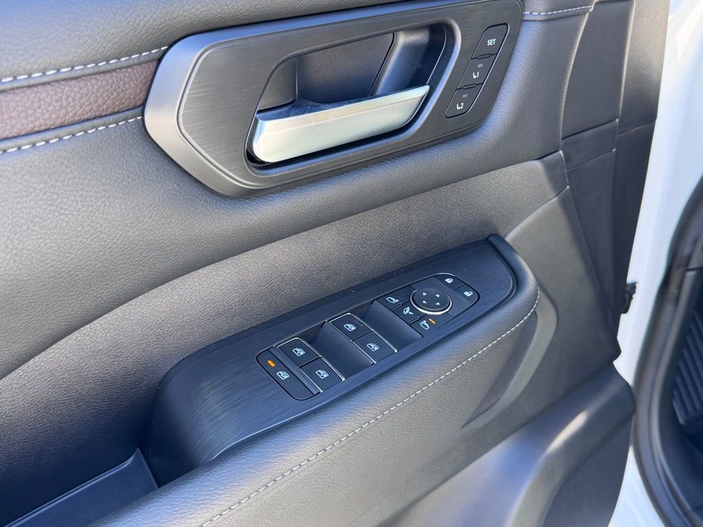 New 2025 Nissan Armada SL w/ Captain's Chari Seat Package image 15