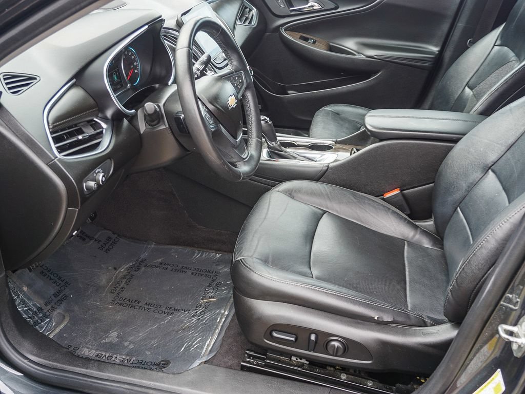 Used 2018 Chevrolet Malibu Premier w/ Premier Sun and Wheel Package FWD image 17