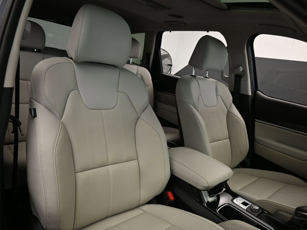 Used 2025 Kia Telluride EX w/ EX Captain's Chair Package image 48