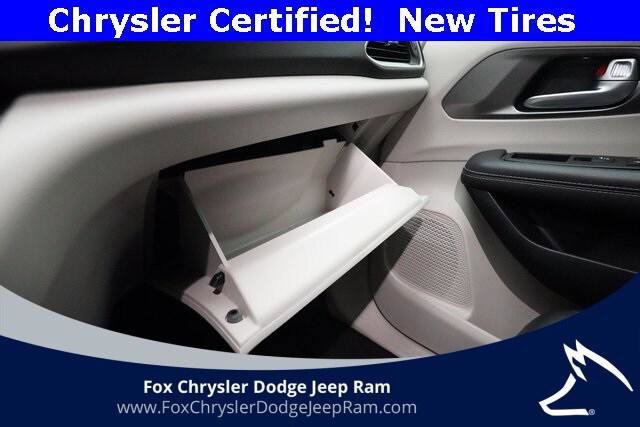 Certified 2024 Chrysler Pacifica Touring-L image 30