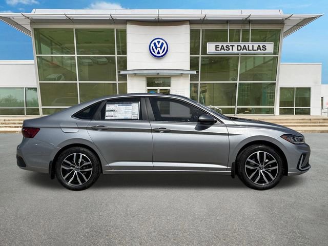 New 2026 Volkswagen Jetta SE image 2
