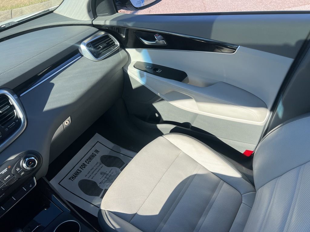 Used 2016 Kia Sorento SX image 26