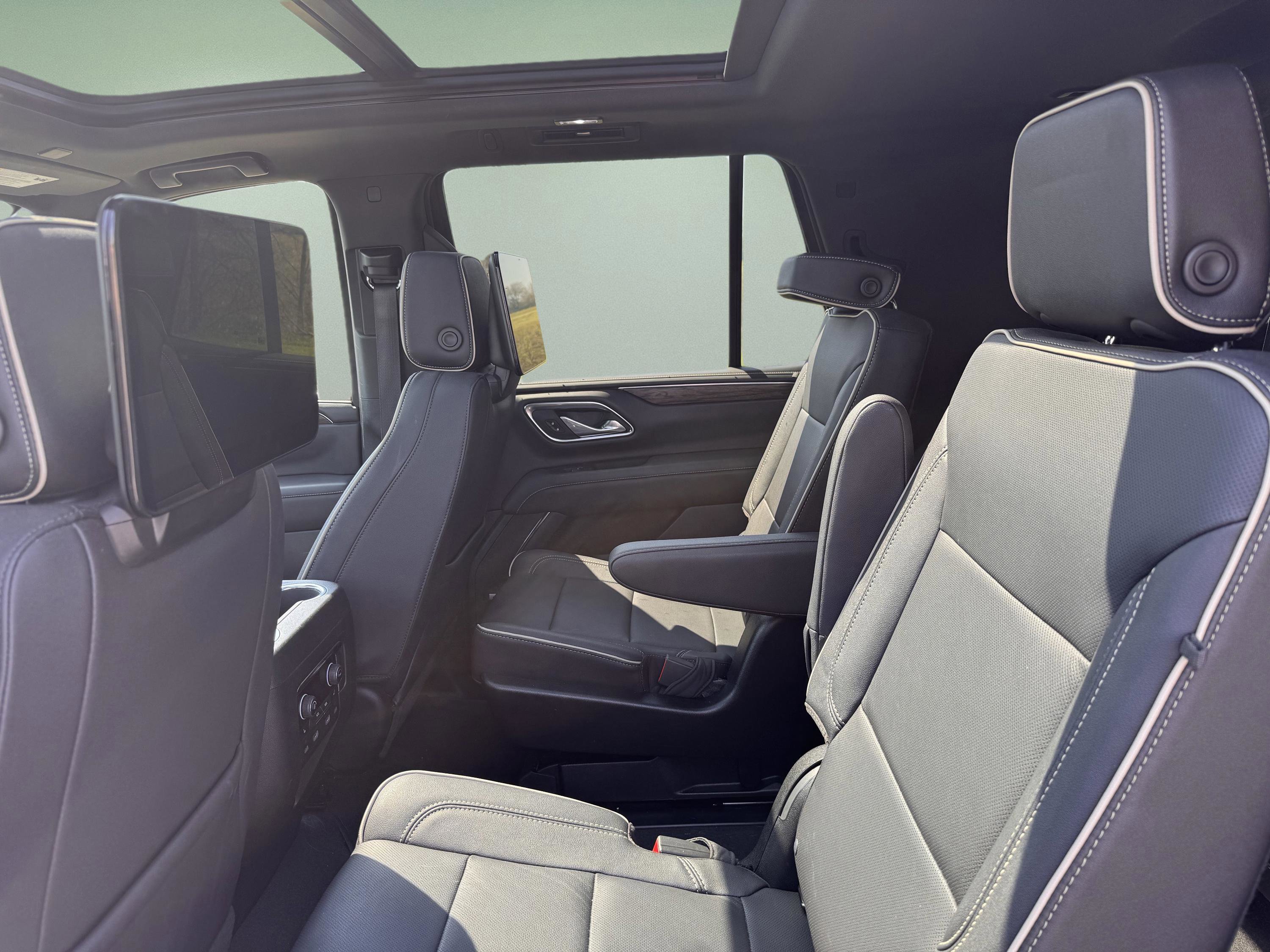 Used 2023 Chevrolet Tahoe Premier w/ Advanced Technology Package image 21