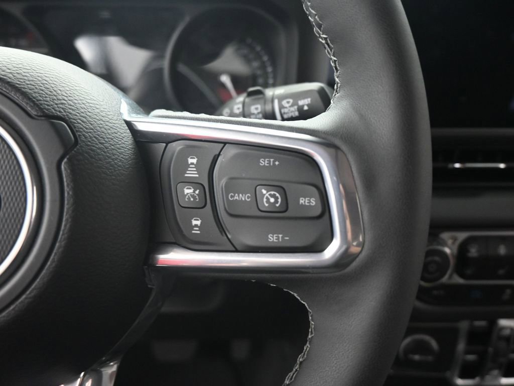 Used 2025 Jeep Wrangler Unlimited Sahara AWD/4WD image 13