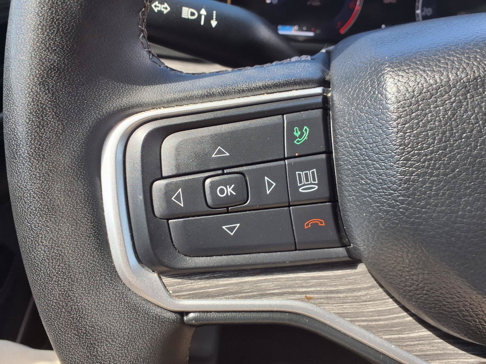 Used 2024 Jeep Wagoneer L Series II w/ Flexible Seating Group RWD image 17