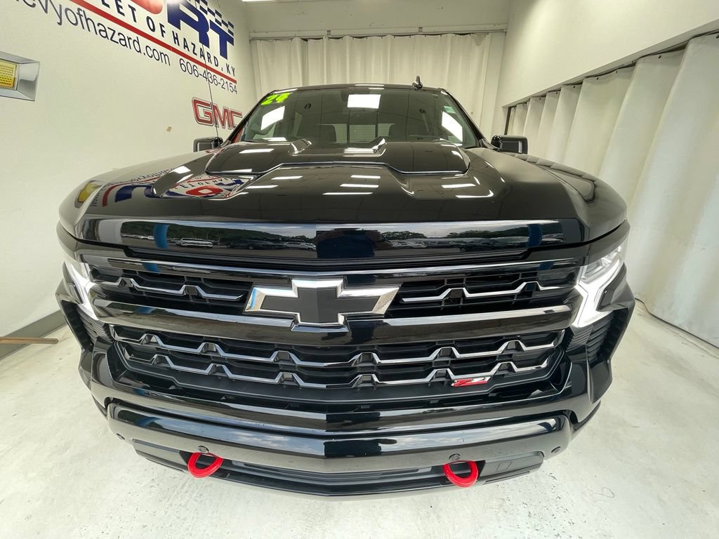 Used 2024 Chevrolet Silverado 1500 LT Trail Boss w/ Convenience Package II AWD/4WD image 2