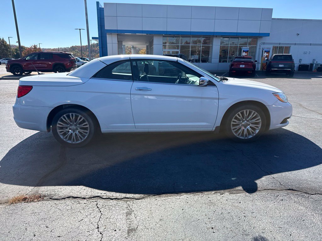 Used 2013 Chrysler 200 Limited FWD image 7