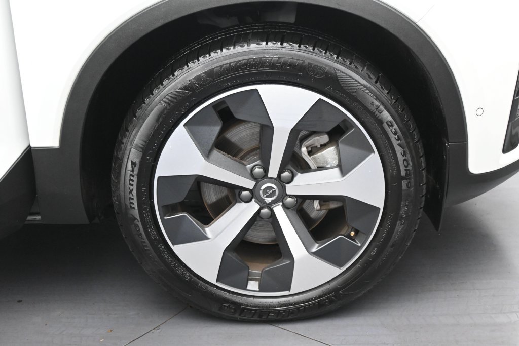 Used 2026 Volvo XC40 B5 Plus AWD/4WD image 13