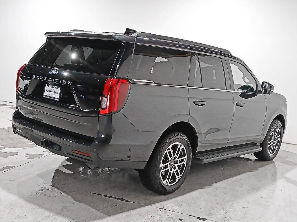 Used 2025 Ford Expedition Active AWD/4WD image 6