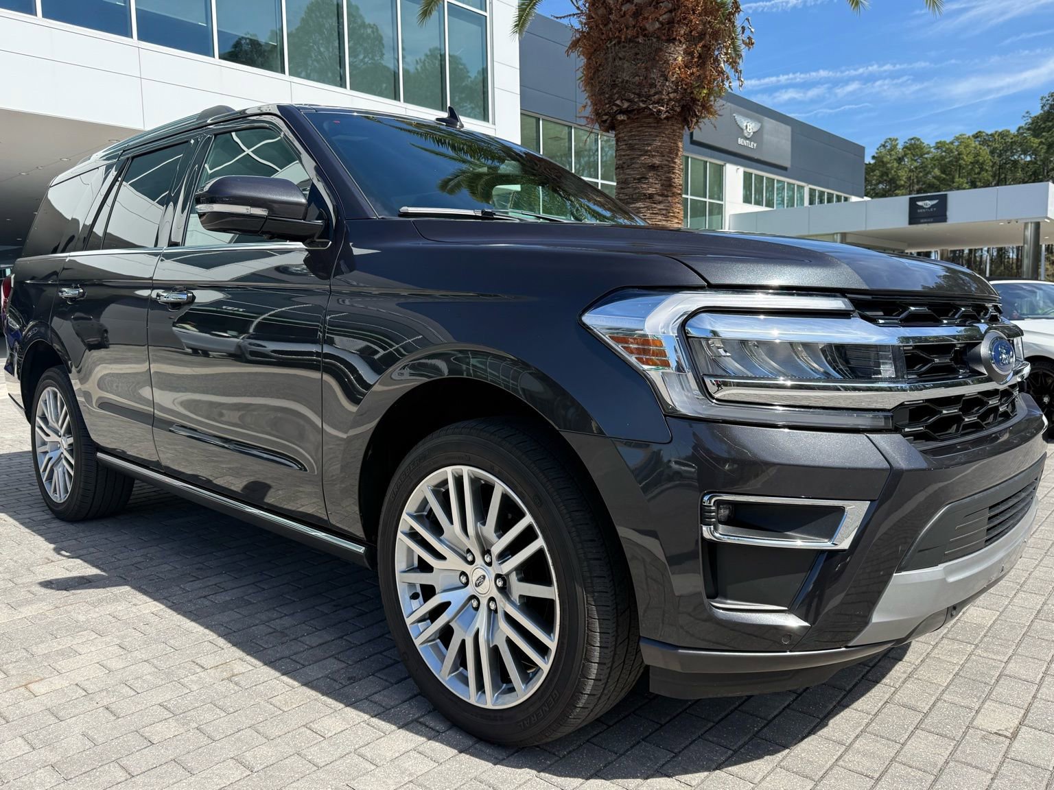 Used 2024 Ford Expedition Limited image 7