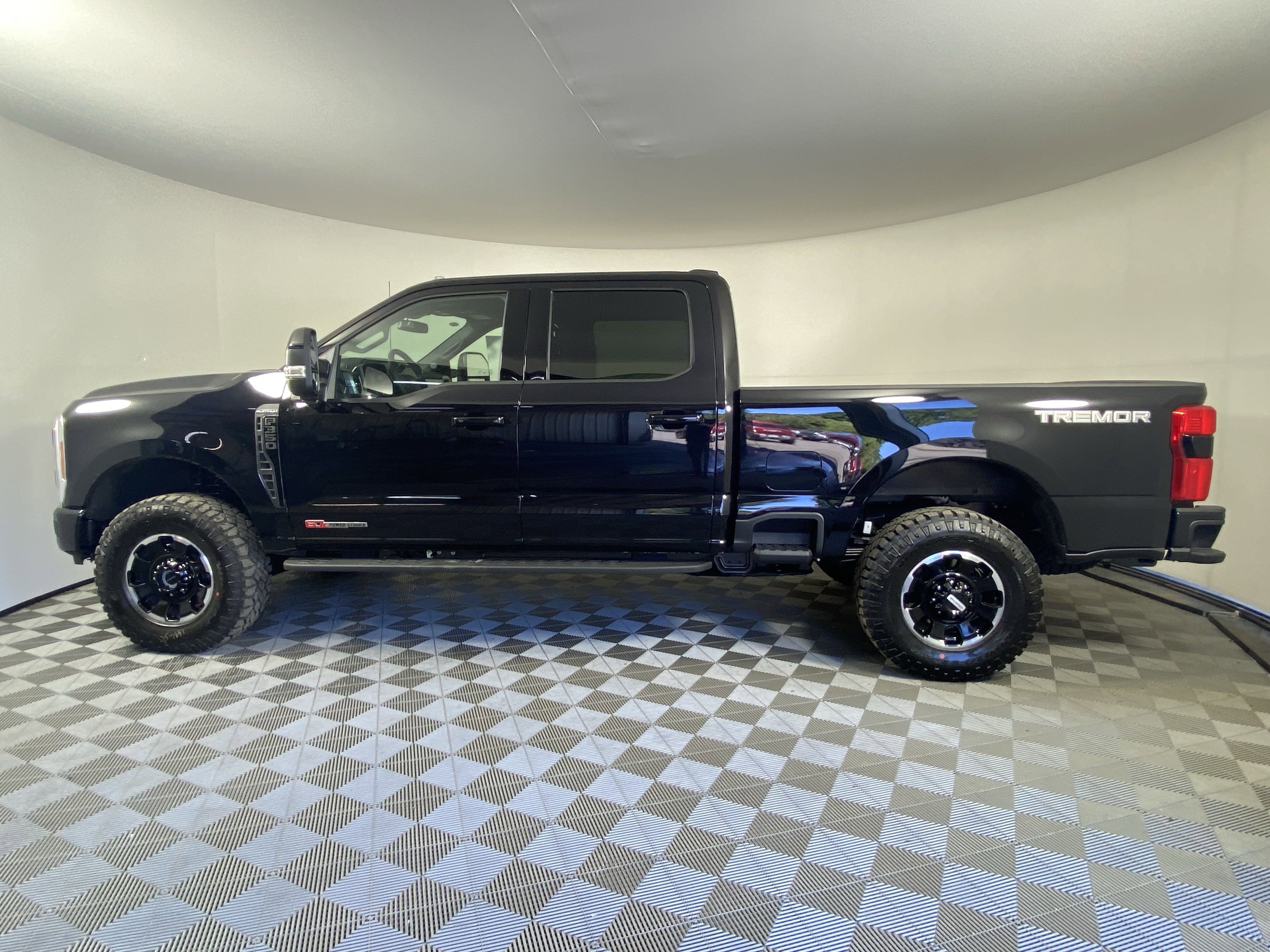 New 2025 Ford F350 Platinum w/ Tremor Off-Road Package image 2