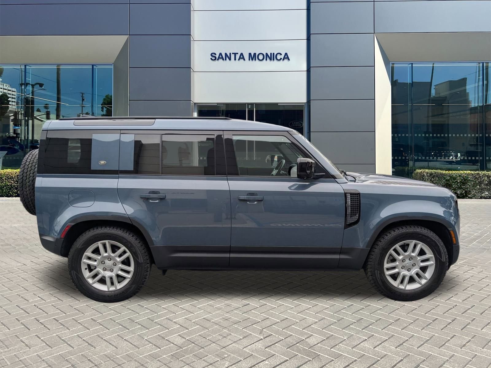 Used 2022 Land Rover Defender 110 S image 4