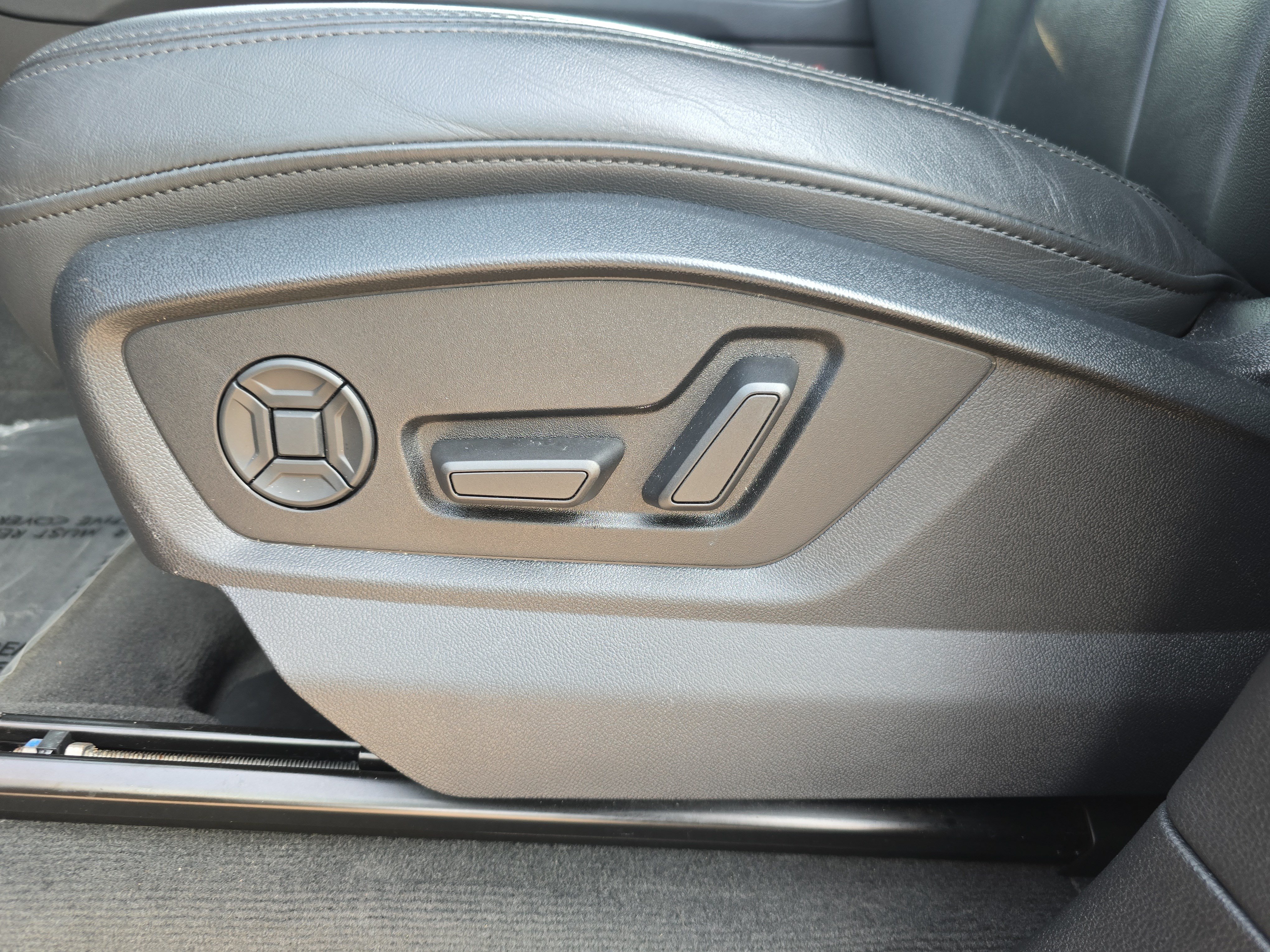 Used 2023 Audi Q7 3.0T Premium AWD/4WD image 25