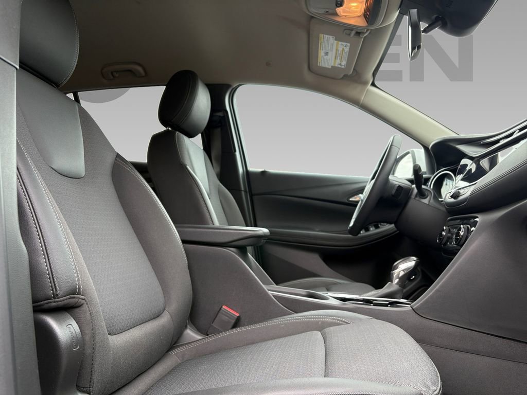 Used 2022 Buick Encore GX Select w/ Sport Touring Package image 8