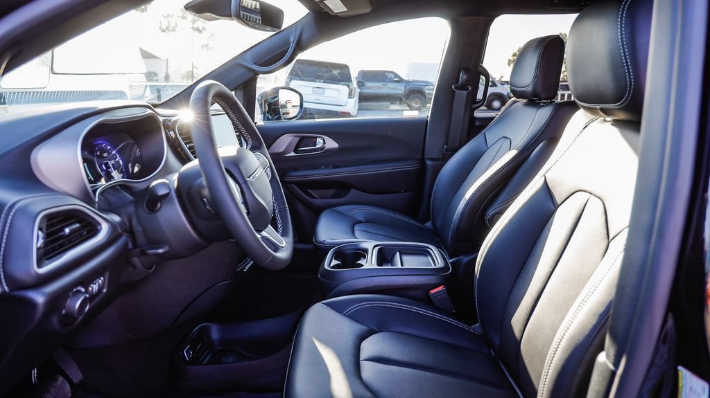 New 2027 Chrysler Pacifica Select FWD image 21