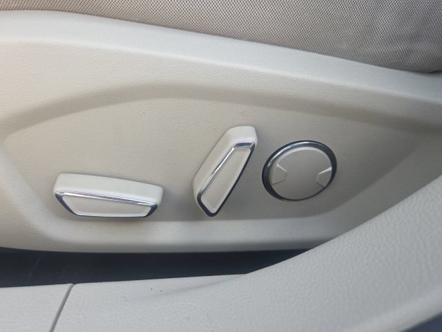 Used 2020 Ford Fusion SE FWD image 20